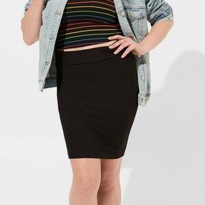 Torrid Mini Foldover Black Pencil Skirt Size 1 (14/16)